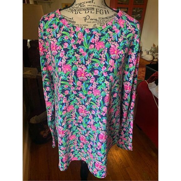 LILLY PULITZER LOW TIDE NAVY BLYTHE LUXLETIC PULLOVER TOP - Picture 1 of 7